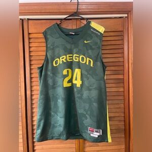 Oregon Ducks XL #24 camo basketball jersey